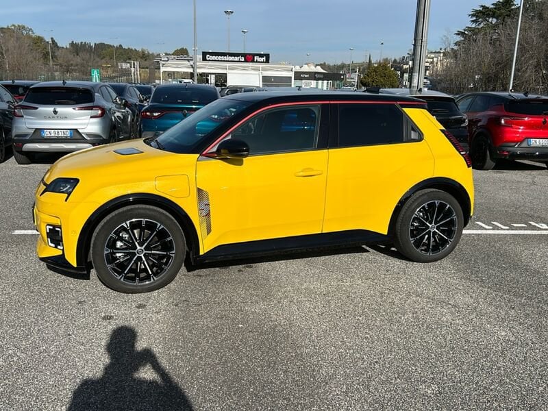 https://cdn-dk.caraffinity.it/dealer/datafiles/vehicle/images/800/35020/r5Sc4maOg6x6haJy.jpg