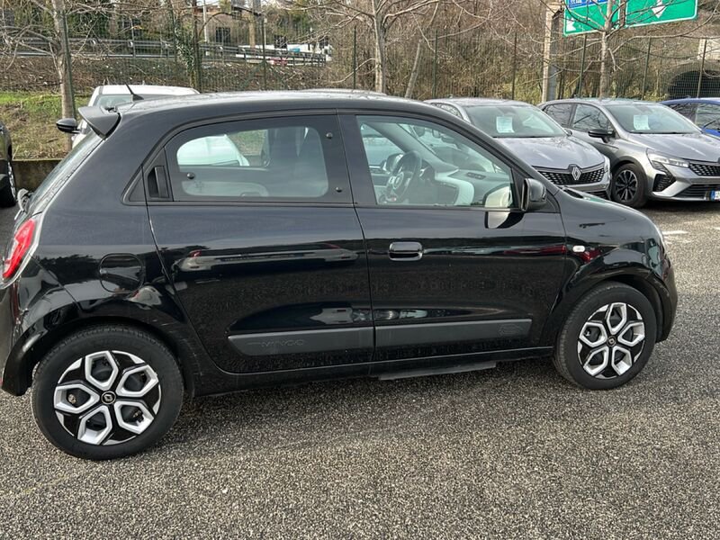 https://cdn-dk.caraffinity.it/dealer/datafiles/vehicle/images/800/35020/sAxNc1qZSvAXkIzp.jpg