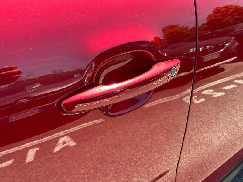 https://cdn-dk.caraffinity.it/dealer/datafiles/vehicle/images/800/35020/v18YNL8wM6tVOpdD.jpg?opacity=0&size=100&position=CENTER&border=0&watermark=%2Fdealer%2Fdatafiles%2Fvehicle%2Fimages%2Fwatermark%2F35020%2F11df23f7-a6dd-4f18-975f-aedc49834c70.png