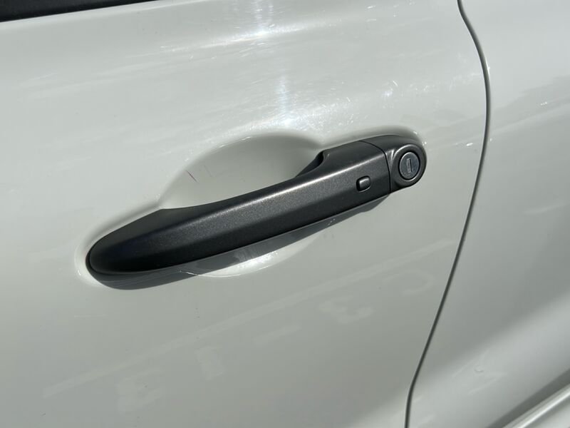 https://cdn-dk.caraffinity.it/dealer/datafiles/vehicle/images/800/35020/ya1TgUjVXs3C7DMY.jpg