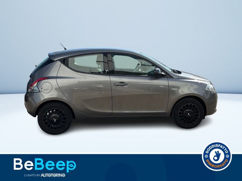 https://cdn-dk.caraffinity.it/dealer/datafiles/vehicle/images/800/35456/j4KiIV4TnDNu6m0I.jpeg