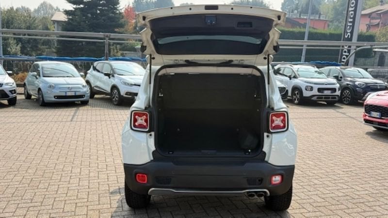 https://cdn-dk.caraffinity.it/dealer/datafiles/vehicle/images/800/780/19FFreIYiSEDRodM.jpeg
