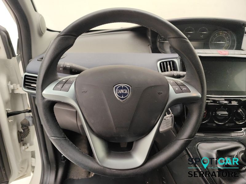https://cdn-dk.caraffinity.it/dealer/datafiles/vehicle/images/800/780/OLw8juNBTGYv0URV.jpeg