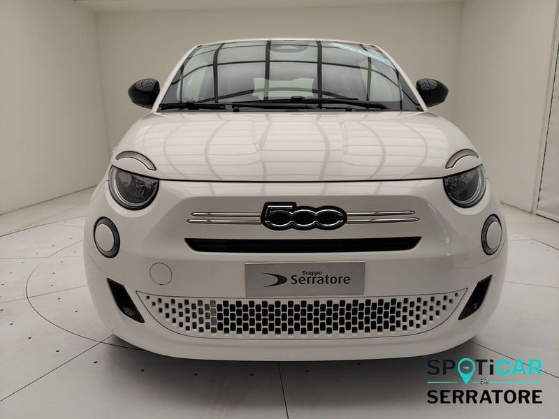 https://cdn-dk.caraffinity.it/dealer/datafiles/vehicle/images/800/780/Vy82BqXKsQg4Oohh.jpeg