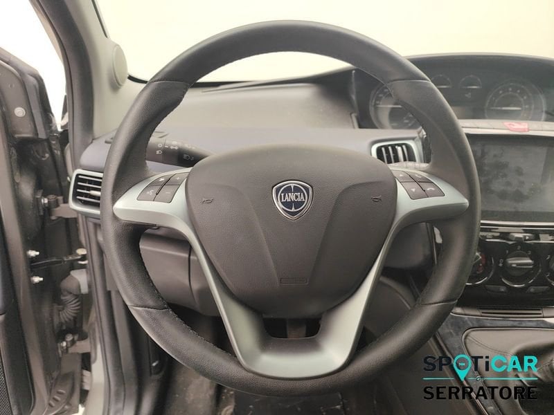 https://cdn-dk.caraffinity.it/dealer/datafiles/vehicle/images/800/780/Y4m611Yxng6x6rCQ.jpeg