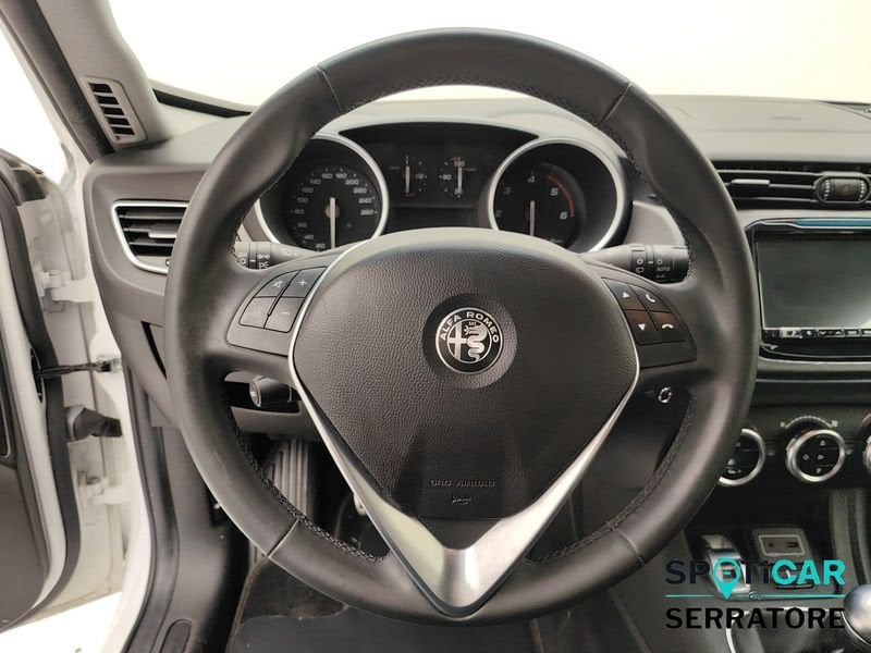 https://cdn-dk.caraffinity.it/dealer/datafiles/vehicle/images/800/780/ZBdHRAhWywyRlABD.jpeg