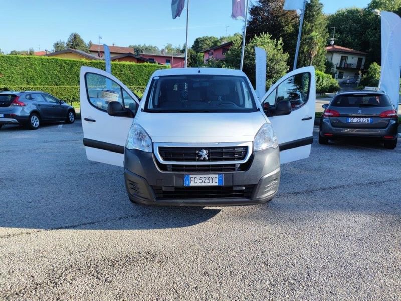 https://cdn-dk.caraffinity.it/dealer/datafiles/vehicle/images/800/780/cSYWHbaHBUzIPn8b.jpeg