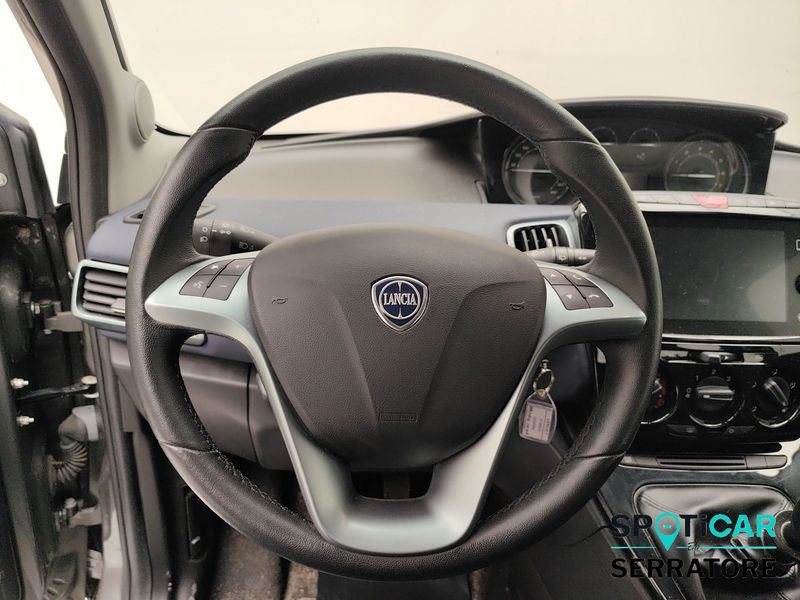 https://cdn-dk.caraffinity.it/dealer/datafiles/vehicle/images/800/780/jVHnHjkNseln6Q5u.jpeg