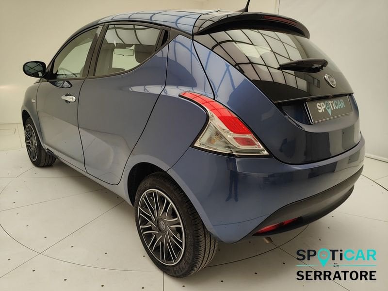 https://cdn-dk.caraffinity.it/dealer/datafiles/vehicle/images/800/780/tMhjMMYZbuOVSFlK.jpeg