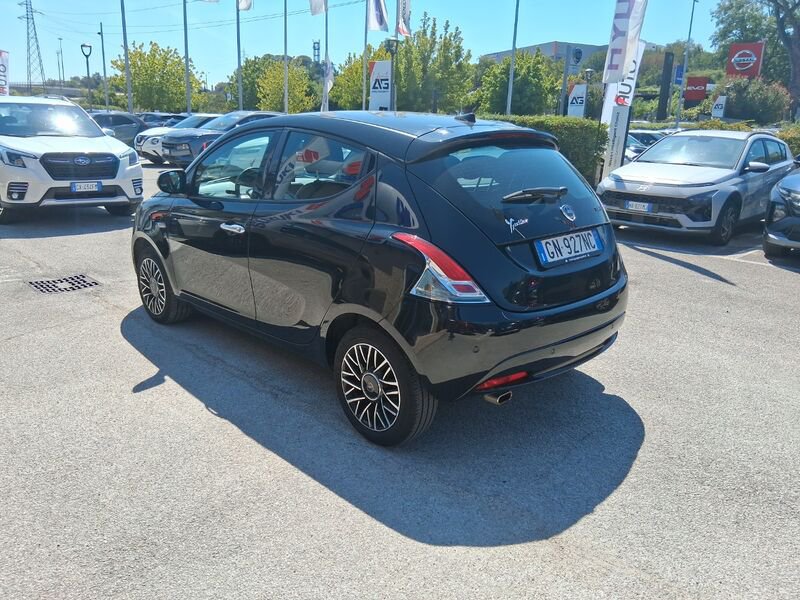 https://cdn-dk.caraffinity.it/dealer/datafiles/vehicle/images/800/967/5lkRQ8iXcRky8Z8f.jpg?opacity=0&size=20&position=TOP_RIGHT&border=8&watermark=%2Fdealer%2Fdatafiles%2Fvehicle%2Fimages%2Fwatermark%2F967%2Fc508bea0-816d-49ea-a20c-ad89ecd61836.png
