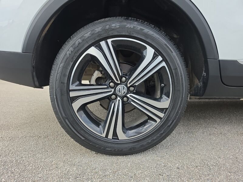https://cdn-dk.caraffinity.it/dealer/datafiles/vehicle/images/800/967/6IdfmJkM0Uu15Ysh.jpg?opacity=0&size=20&position=TOP_RIGHT&border=8&watermark=%2Fdealer%2Fdatafiles%2Fvehicle%2Fimages%2Fwatermark%2F967%2Fc508bea0-816d-49ea-a20c-ad89ecd61836.png