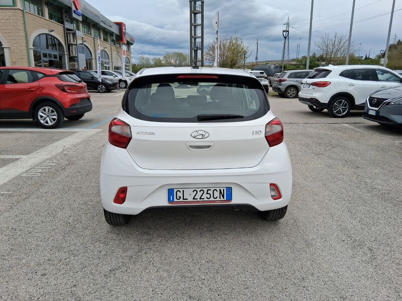 https://cdn-dk.caraffinity.it/dealer/datafiles/vehicle/images/800/967/DuIKaMkAkTI4KIf4.jpg?opacity=0&size=20&position=TOP_RIGHT&border=8&watermark=%2Fdealer%2Fdatafiles%2Fvehicle%2Fimages%2Fwatermark%2F967%2Fc508bea0-816d-49ea-a20c-ad89ecd61836.png