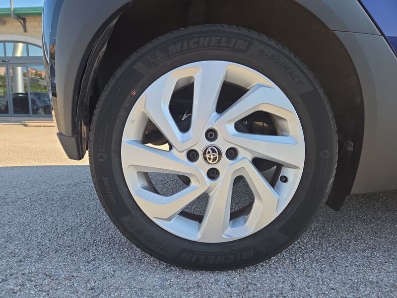 https://cdn-dk.caraffinity.it/dealer/datafiles/vehicle/images/800/967/EgY7I09wtC4IjrIv.jpg?opacity=100&size=16&position=CENTER_RIGHT&border=8&watermark=%2Fdealer%2Fdatafiles%2Fvehicle%2Fimages%2Fwatermark%2F967%2Fc508bea0-816d-49ea-a20c-ad89ecd61836.png