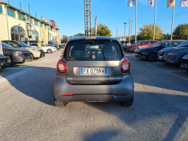 https://cdn-dk.caraffinity.it/dealer/datafiles/vehicle/images/800/967/KyFvAVGoNQXJGru8.jpg?opacity=0&size=20&position=TOP_RIGHT&border=8&watermark=%2Fdealer%2Fdatafiles%2Fvehicle%2Fimages%2Fwatermark%2F967%2Fc508bea0-816d-49ea-a20c-ad89ecd61836.png