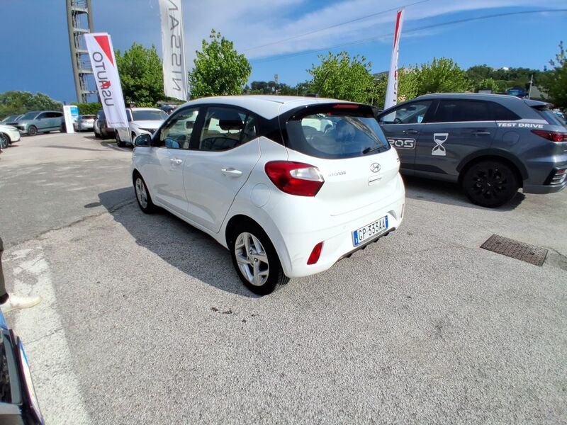 https://cdn-dk.caraffinity.it/dealer/datafiles/vehicle/images/800/967/KysHsVi1gE1Fowua.jpg?opacity=0&size=20&position=TOP_RIGHT&border=8&watermark=%2Fdealer%2Fdatafiles%2Fvehicle%2Fimages%2Fwatermark%2F967%2Fc508bea0-816d-49ea-a20c-ad89ecd61836.png