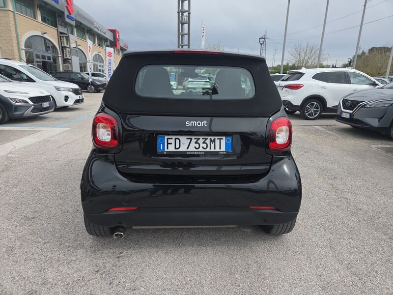 https://cdn-dk.caraffinity.it/dealer/datafiles/vehicle/images/800/967/Lpyvt2XUQ3FcepT5.jpg?opacity=0&size=20&position=TOP_RIGHT&border=8&watermark=%2Fdealer%2Fdatafiles%2Fvehicle%2Fimages%2Fwatermark%2F967%2Fc508bea0-816d-49ea-a20c-ad89ecd61836.png