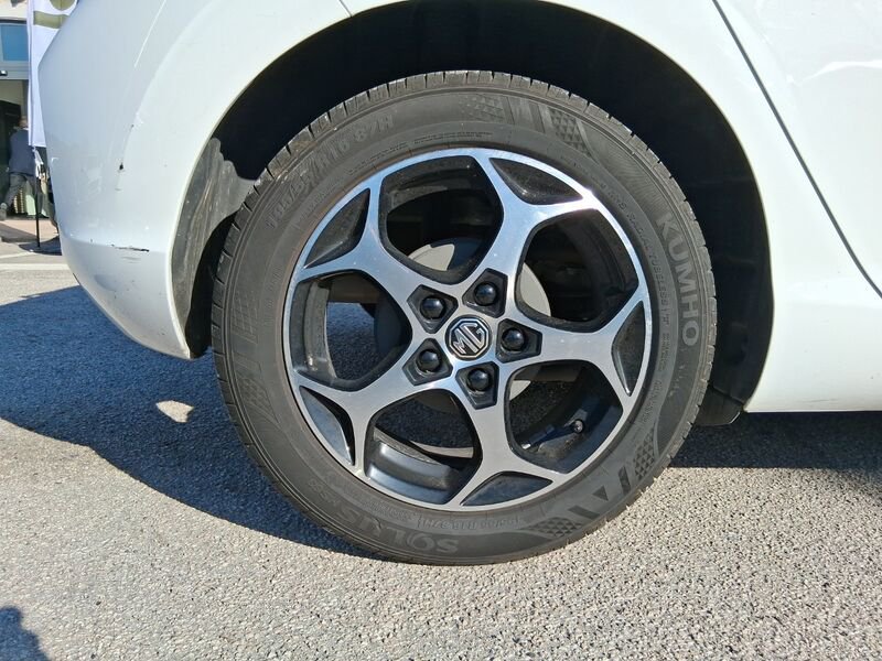 https://cdn-dk.caraffinity.it/dealer/datafiles/vehicle/images/800/967/ME3Ketg476dAYTUC.jpg?opacity=0&size=20&position=TOP_RIGHT&border=8&watermark=%2Fdealer%2Fdatafiles%2Fvehicle%2Fimages%2Fwatermark%2F967%2Fc508bea0-816d-49ea-a20c-ad89ecd61836.png