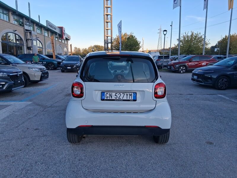 https://cdn-dk.caraffinity.it/dealer/datafiles/vehicle/images/800/967/QkTxSskza2O5bDBp.jpg?opacity=0&size=20&position=TOP_RIGHT&border=8&watermark=%2Fdealer%2Fdatafiles%2Fvehicle%2Fimages%2Fwatermark%2F967%2Fc508bea0-816d-49ea-a20c-ad89ecd61836.png