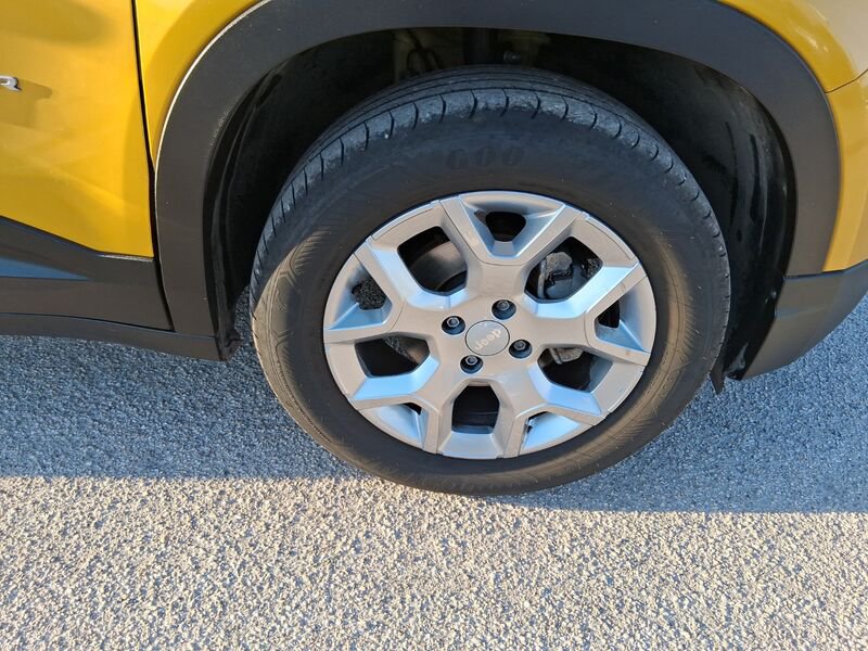 https://cdn-dk.caraffinity.it/dealer/datafiles/vehicle/images/800/967/RAb63i8qb8yK0H1g.jpg?opacity=0&size=20&position=TOP_RIGHT&border=8&watermark=%2Fdealer%2Fdatafiles%2Fvehicle%2Fimages%2Fwatermark%2F967%2Fc508bea0-816d-49ea-a20c-ad89ecd61836.png