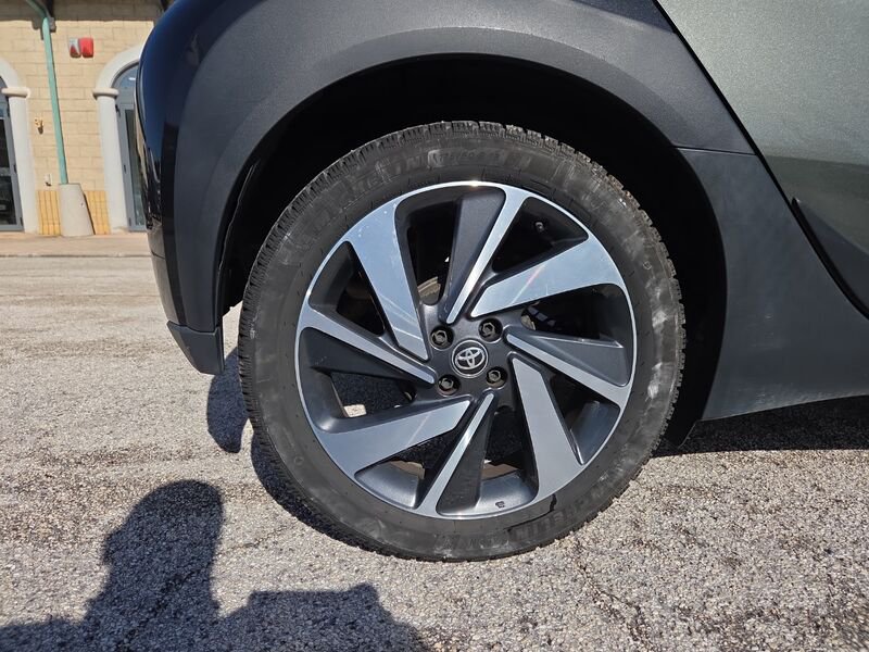 https://cdn-dk.caraffinity.it/dealer/datafiles/vehicle/images/800/967/UhNWgbQbvFla1snY.jpg?opacity=100&size=16&position=CENTER_RIGHT&border=8&watermark=%2Fdealer%2Fdatafiles%2Fvehicle%2Fimages%2Fwatermark%2F967%2Fc508bea0-816d-49ea-a20c-ad89ecd61836.png