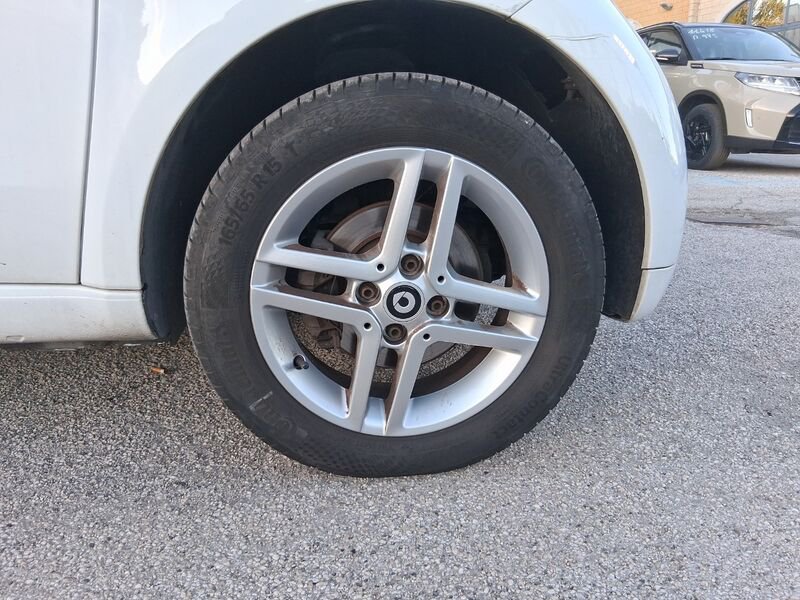 https://cdn-dk.caraffinity.it/dealer/datafiles/vehicle/images/800/967/VZRzyE9C2cth1ttA.jpg?opacity=0&size=20&position=TOP_RIGHT&border=8&watermark=%2Fdealer%2Fdatafiles%2Fvehicle%2Fimages%2Fwatermark%2F967%2Fc508bea0-816d-49ea-a20c-ad89ecd61836.png