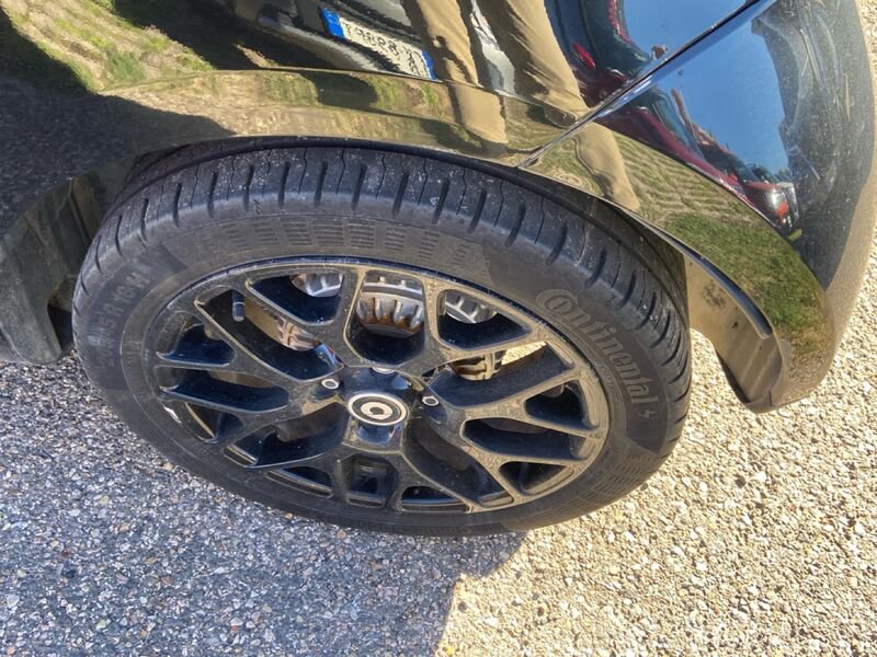https://cdn-dk.caraffinity.it/dealer/datafiles/vehicle/images/800/967/VkxDi87bMxojpyGn.jpg?opacity=0&size=20&position=TOP_RIGHT&border=8&watermark=%2Fdealer%2Fdatafiles%2Fvehicle%2Fimages%2Fwatermark%2F967%2Fc508bea0-816d-49ea-a20c-ad89ecd61836.png