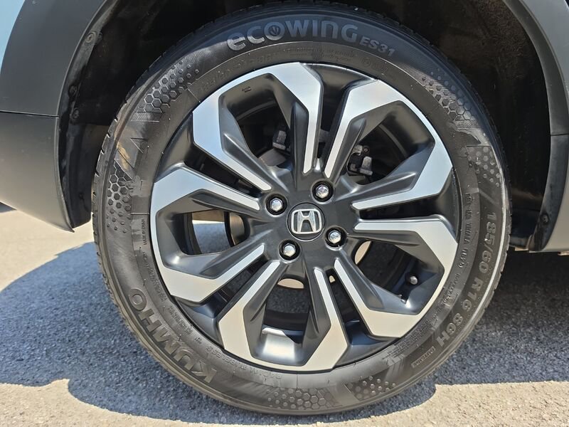 https://cdn-dk.caraffinity.it/dealer/datafiles/vehicle/images/800/967/W8daD3QcfrWkB201.jpg?opacity=0&size=20&position=TOP_RIGHT&border=8&watermark=%2Fdealer%2Fdatafiles%2Fvehicle%2Fimages%2Fwatermark%2F967%2Fc508bea0-816d-49ea-a20c-ad89ecd61836.png