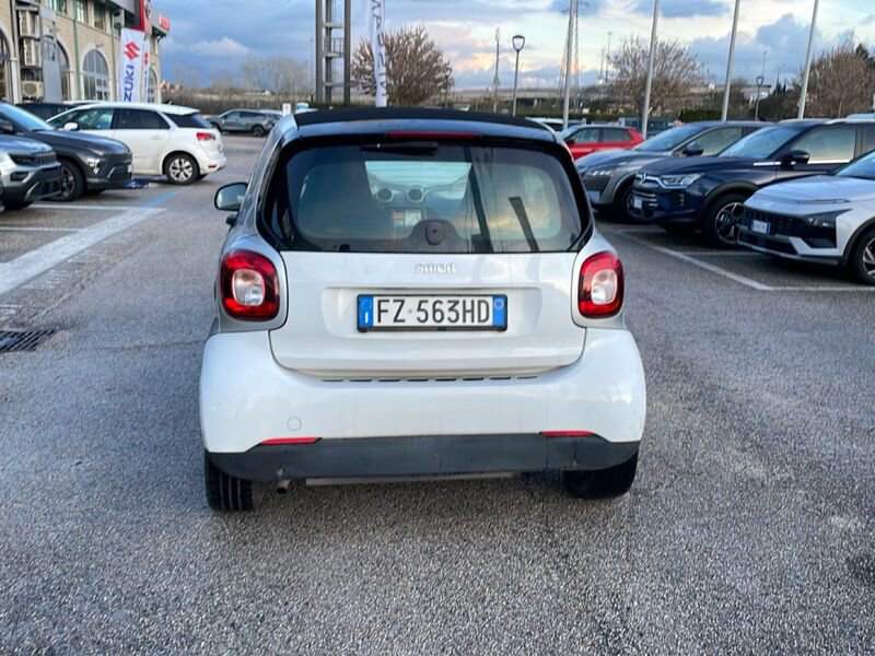https://cdn-dk.caraffinity.it/dealer/datafiles/vehicle/images/800/967/YSPrcHHy6PeKCXjo.jpg?opacity=100&size=16&position=CENTER_RIGHT&border=8&watermark=%2Fdealer%2Fdatafiles%2Fvehicle%2Fimages%2Fwatermark%2F967%2Fc508bea0-816d-49ea-a20c-ad89ecd61836.png