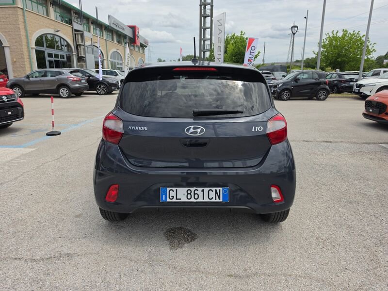 https://cdn-dk.caraffinity.it/dealer/datafiles/vehicle/images/800/967/cBzDk4kdyWbI0zty.jpg?opacity=0&size=20&position=TOP_RIGHT&border=8&watermark=%2Fdealer%2Fdatafiles%2Fvehicle%2Fimages%2Fwatermark%2F967%2Fc508bea0-816d-49ea-a20c-ad89ecd61836.png