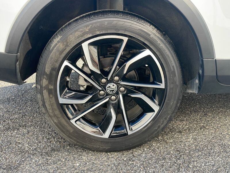 https://cdn-dk.caraffinity.it/dealer/datafiles/vehicle/images/800/967/fu9eoaLBrnmYTKVw.jpg?opacity=0&size=20&position=TOP_RIGHT&border=8&watermark=%2Fdealer%2Fdatafiles%2Fvehicle%2Fimages%2Fwatermark%2F967%2Fc508bea0-816d-49ea-a20c-ad89ecd61836.png