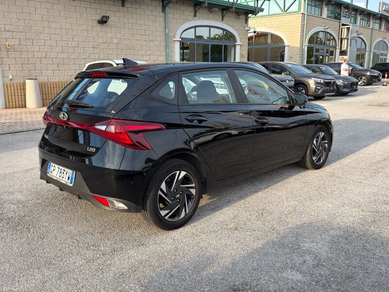 https://cdn-dk.caraffinity.it/dealer/datafiles/vehicle/images/800/967/iYhBPy00jcUeYZwT.jpg?opacity=0&size=20&position=TOP_RIGHT&border=8&watermark=%2Fdealer%2Fdatafiles%2Fvehicle%2Fimages%2Fwatermark%2F967%2Fc508bea0-816d-49ea-a20c-ad89ecd61836.png
