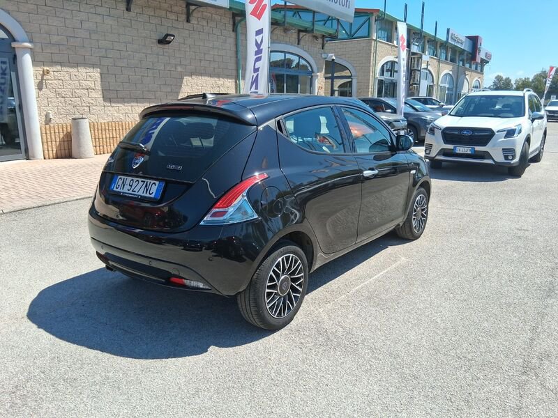 https://cdn-dk.caraffinity.it/dealer/datafiles/vehicle/images/800/967/nsRkbwgtKYQNaflf.jpg?opacity=0&size=20&position=TOP_RIGHT&border=8&watermark=%2Fdealer%2Fdatafiles%2Fvehicle%2Fimages%2Fwatermark%2F967%2Fc508bea0-816d-49ea-a20c-ad89ecd61836.png