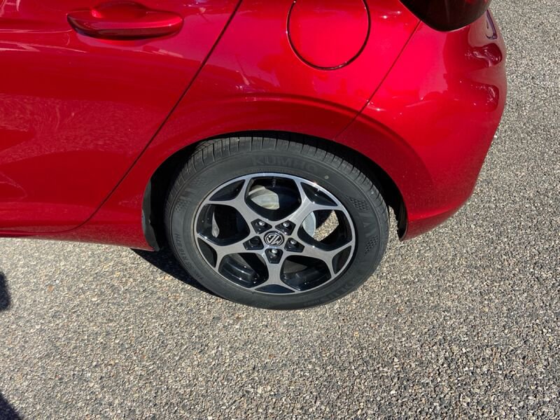https://cdn-dk.caraffinity.it/dealer/datafiles/vehicle/images/800/967/rnrKWPItMEeJTPKC.jpg?opacity=0&size=20&position=TOP_RIGHT&border=8&watermark=%2Fdealer%2Fdatafiles%2Fvehicle%2Fimages%2Fwatermark%2F967%2Fc508bea0-816d-49ea-a20c-ad89ecd61836.png