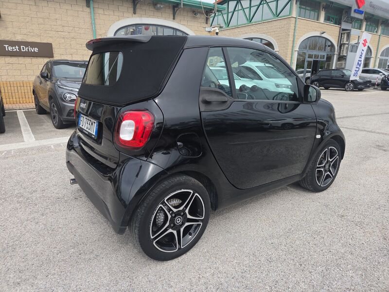 https://cdn-dk.caraffinity.it/dealer/datafiles/vehicle/images/800/967/sgP2M1jGo6VA0SXS.jpg?opacity=0&size=20&position=TOP_RIGHT&border=8&watermark=%2Fdealer%2Fdatafiles%2Fvehicle%2Fimages%2Fwatermark%2F967%2Fc508bea0-816d-49ea-a20c-ad89ecd61836.png