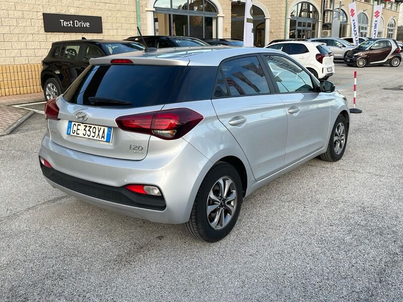 https://cdn-dk.caraffinity.it/dealer/datafiles/vehicle/images/800/967/yfKuD1OM85BIzUvs.jpg?opacity=0&size=20&position=TOP_RIGHT&border=8&watermark=%2Fdealer%2Fdatafiles%2Fvehicle%2Fimages%2Fwatermark%2F967%2Fc508bea0-816d-49ea-a20c-ad89ecd61836.png
