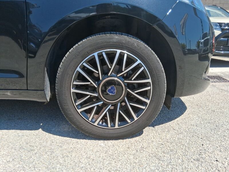 https://cdn-dk.caraffinity.it/dealer/datafiles/vehicle/images/800/967/z5To96JGbGKiw3m6.jpg?opacity=0&size=20&position=TOP_RIGHT&border=8&watermark=%2Fdealer%2Fdatafiles%2Fvehicle%2Fimages%2Fwatermark%2F967%2Fc508bea0-816d-49ea-a20c-ad89ecd61836.png